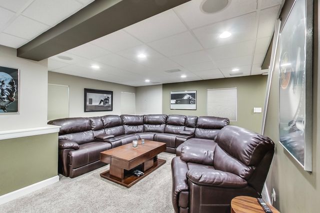 871 Rosebud Court, Roselle, IL 60172