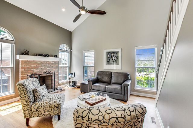 871 Rosebud Court, Roselle, IL 60172