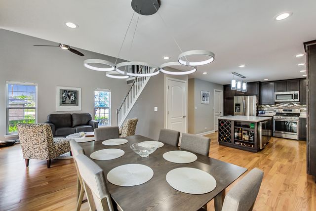 871 Rosebud Court, Roselle, IL 60172