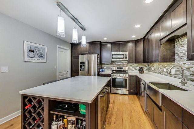 871 Rosebud Court, Roselle, IL 60172