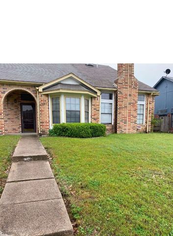 5027 Clover Haven Street, Dallas, TX 75227