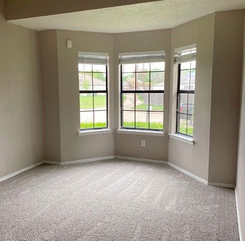 5027 Clover Haven Street, Dallas, TX 75227