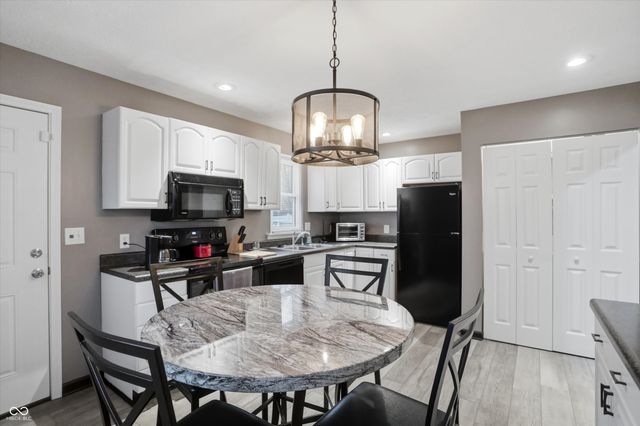 122 Winfield Park Court, Greenfield, IN 46140