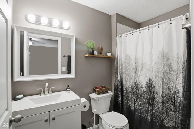 122 Winfield Park Court, Greenfield, IN 46140