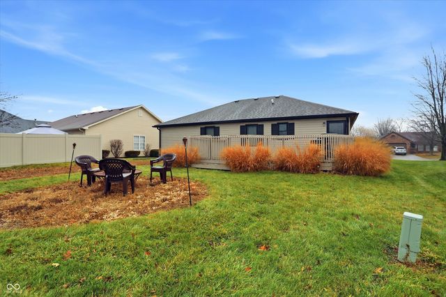 122 Winfield Park Court, Greenfield, IN 46140