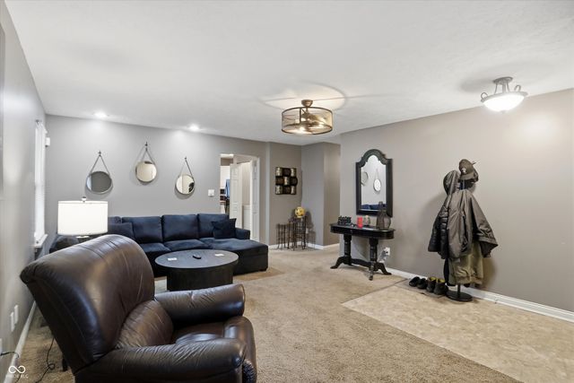 122 Winfield Park Court, Greenfield, IN 46140