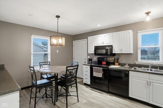 122 Winfield Park Court, Greenfield, IN 46140