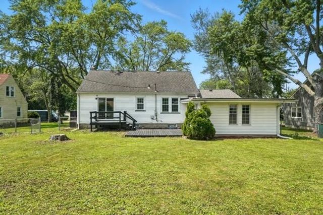 12 Sunset Road, Merrillville, IN 46410