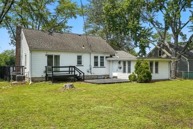 12 Sunset Road, Merrillville, IN 46410