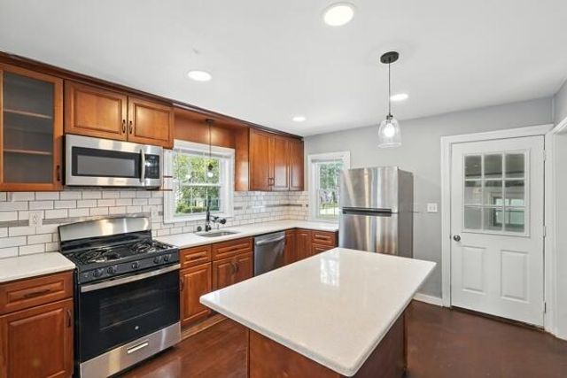 12 Sunset Road, Merrillville, IN 46410