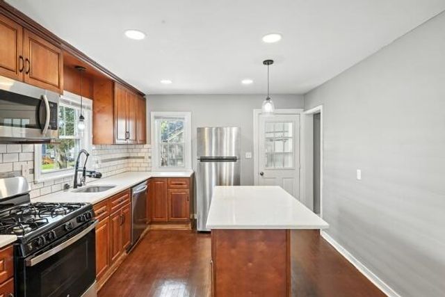 12 Sunset Road, Merrillville, IN 46410