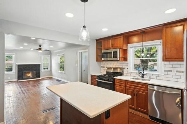 12 Sunset Road, Merrillville, IN 46410