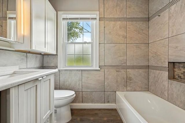 12 Sunset Road, Merrillville, IN 46410