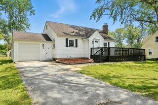 12 Sunset Road, Merrillville, IN 46410