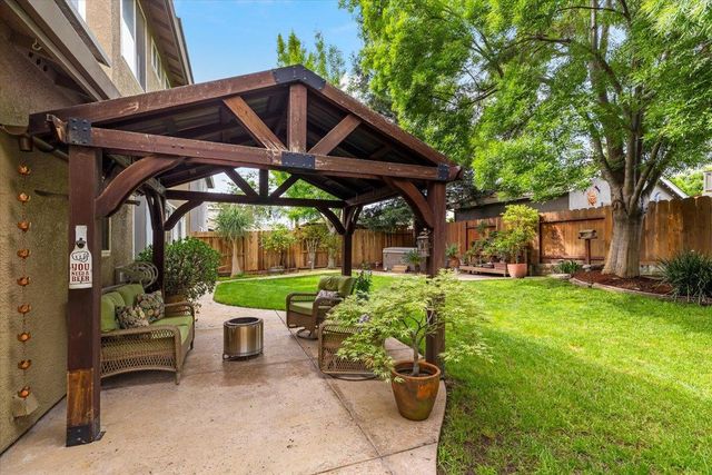 598 Almondcrest St, Oakdale, CA 95361