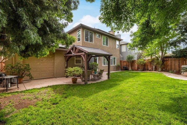 598 Almondcrest St, Oakdale, CA 95361