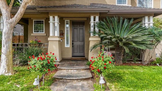 598 Almondcrest St, Oakdale, CA 95361