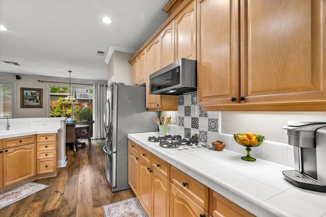 598 Almondcrest St, Oakdale, CA 95361