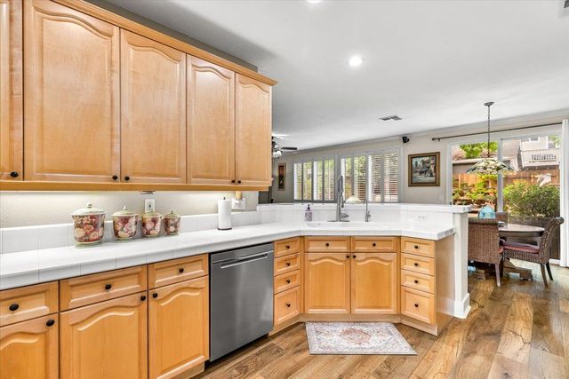 598 Almondcrest St, Oakdale, CA 95361