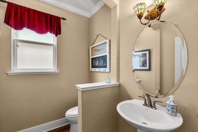 598 Almondcrest St, Oakdale, CA 95361