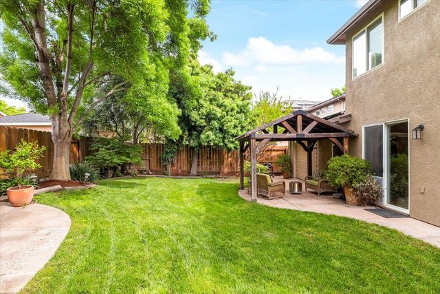 598 Almondcrest St, Oakdale, CA 95361