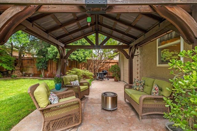 598 Almondcrest St, Oakdale, CA 95361