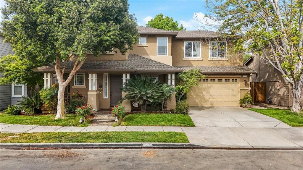 598 Almondcrest St, Oakdale, CA 95361