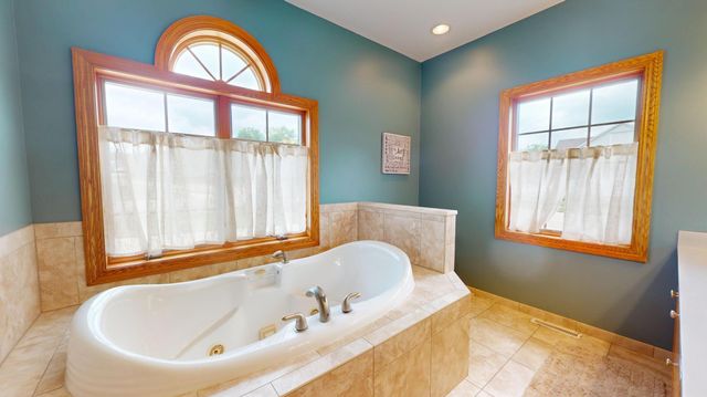 2449 Sand Trap Lane SE, Rochester, MN 55904