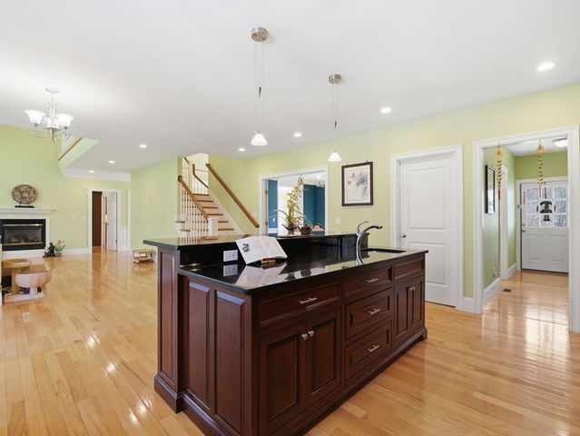 50 Yorkshire Rd, Dover, MA 02030