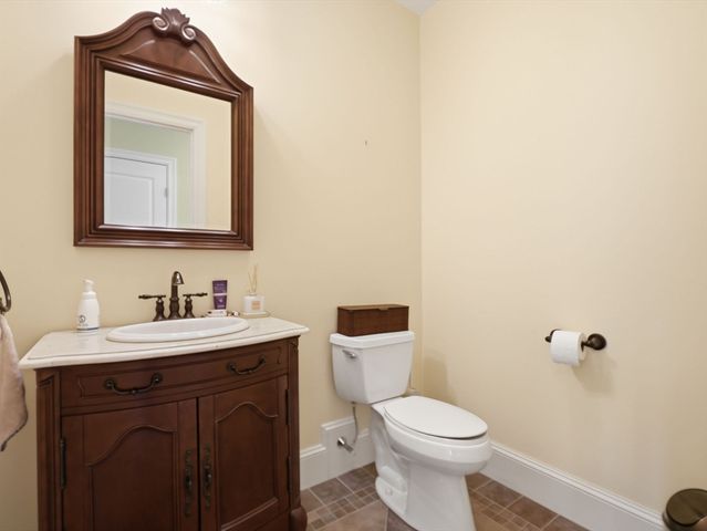 50 Yorkshire Rd, Dover, MA 02030