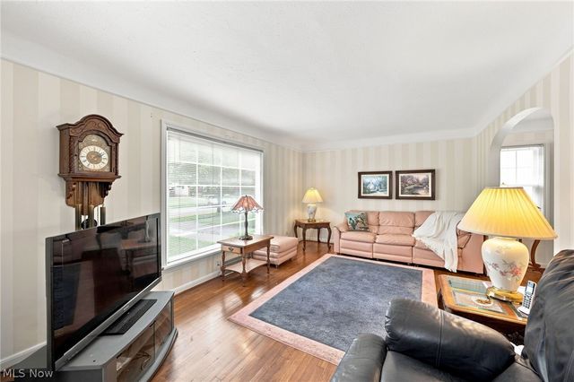 24231 Yosemite Drive, Euclid, OH 44117