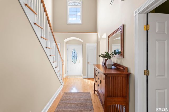 200 Winter Park Drive, Chatham, IL 62629