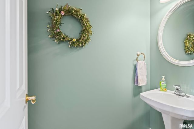 200 Winter Park Drive, Chatham, IL 62629