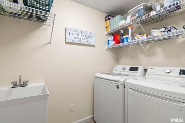 200 Winter Park Drive, Chatham, IL 62629