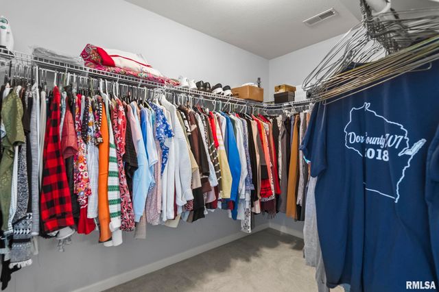 200 Winter Park Drive, Chatham, IL 62629