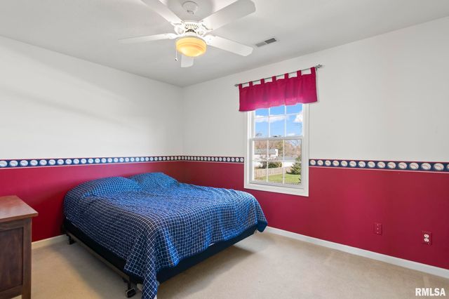 200 Winter Park Drive, Chatham, IL 62629