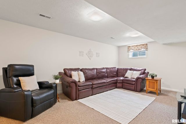 200 Winter Park Drive, Chatham, IL 62629