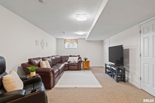 200 Winter Park Drive, Chatham, IL 62629