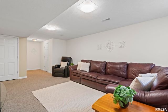 200 Winter Park Drive, Chatham, IL 62629