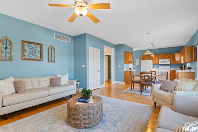 200 Winter Park Drive, Chatham, IL 62629