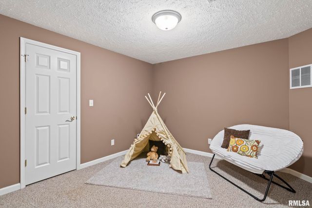 200 Winter Park Drive, Chatham, IL 62629