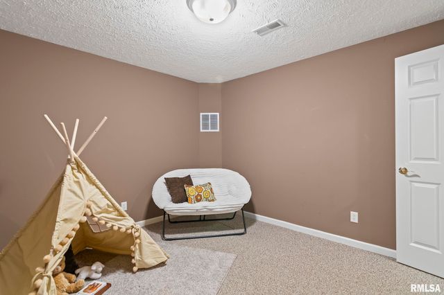 200 Winter Park Drive, Chatham, IL 62629