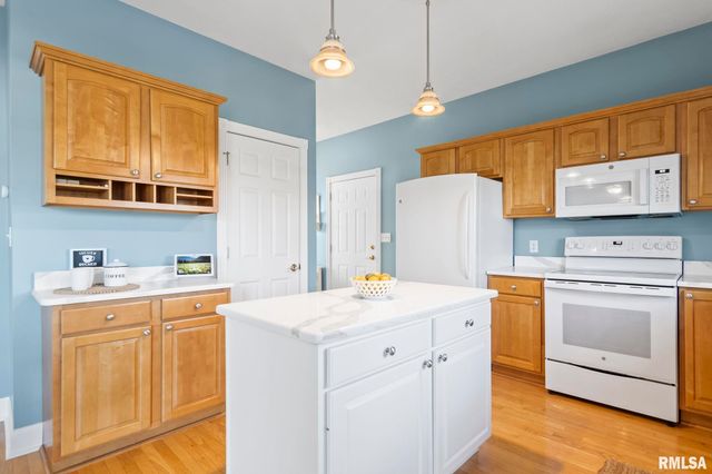 200 Winter Park Drive, Chatham, IL 62629