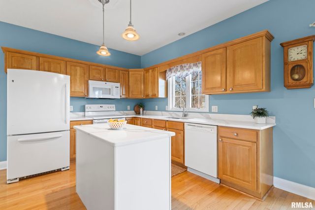 200 Winter Park Drive, Chatham, IL 62629