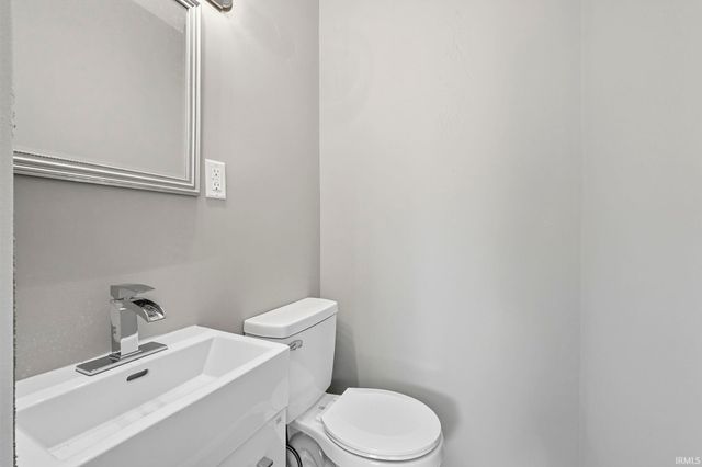 1186 Braeburn Drive, New Haven, IN 46774