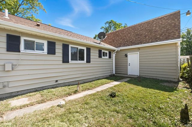 1186 Braeburn Drive, New Haven, IN 46774