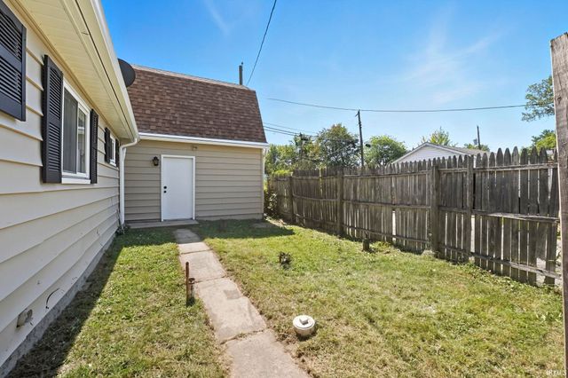 1186 Braeburn Drive, New Haven, IN 46774