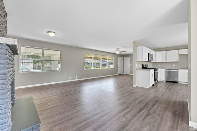 1186 Braeburn Drive, New Haven, IN 46774