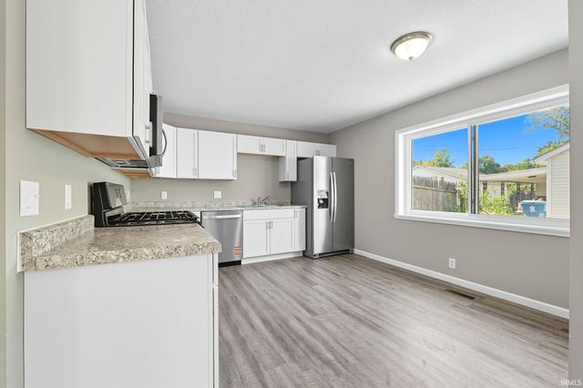 1186 Braeburn Drive, New Haven, IN 46774