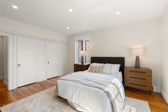 15 Monmouth Court 5, Brookline, MA 02446